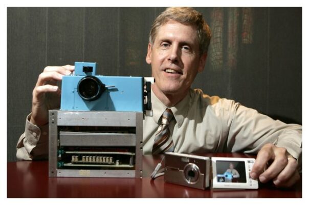 когда была изобретена первая цветная камера