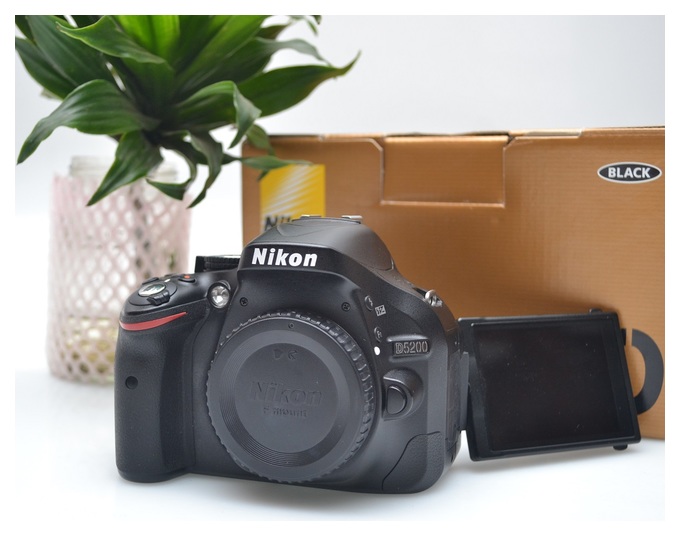 Nikon d5200 характеристики. Polaroid для Nikon d3100. Nikon d5200 коробка размер. Как менять диафрагму на Nikon d5200.